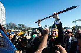 Em cerimônia restrita, Bolsonaro recebe Medalha do Mérito Indigenista