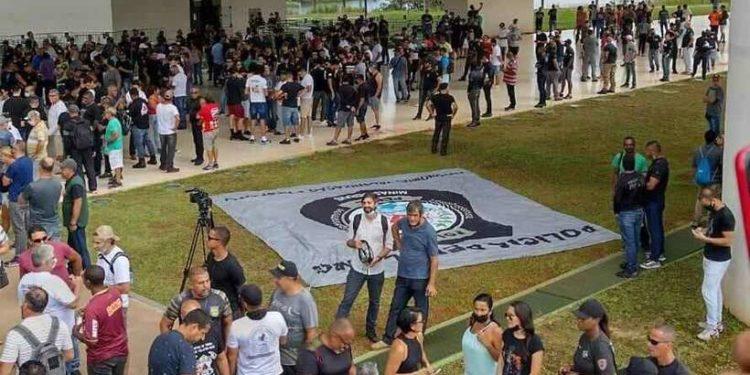 Sem acordo, policiais anunciam novo protesto