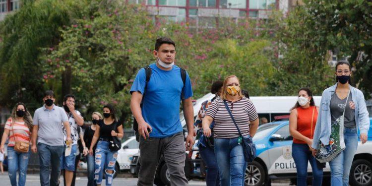 Rio de Janeiro poderá liberar uso de máscara na próxima semana