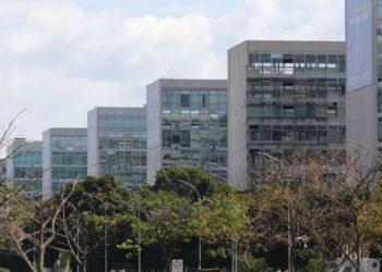 Governo substitui ministros que pretendem se candidatar nas eleições