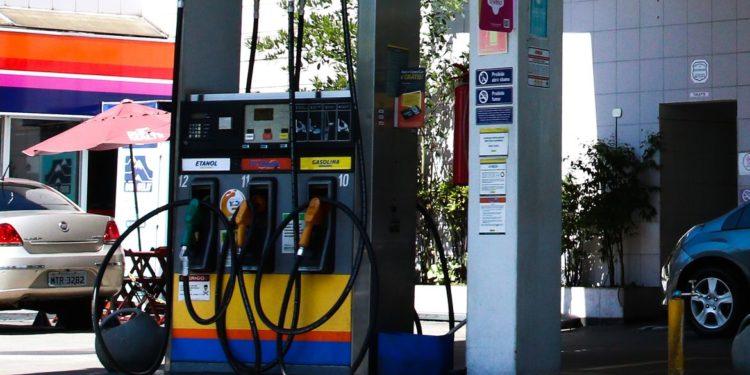 Troca de gasolina por etanol pode não ser vantajosa para o consumidor