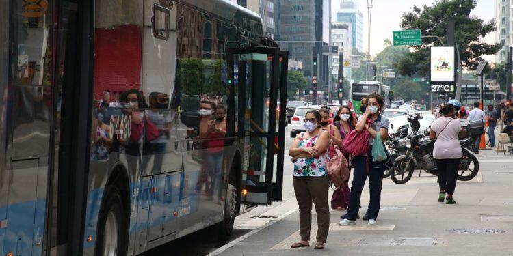 Manifestação afeta 38 linhas de ônibus na zonal sul de São Paulo
