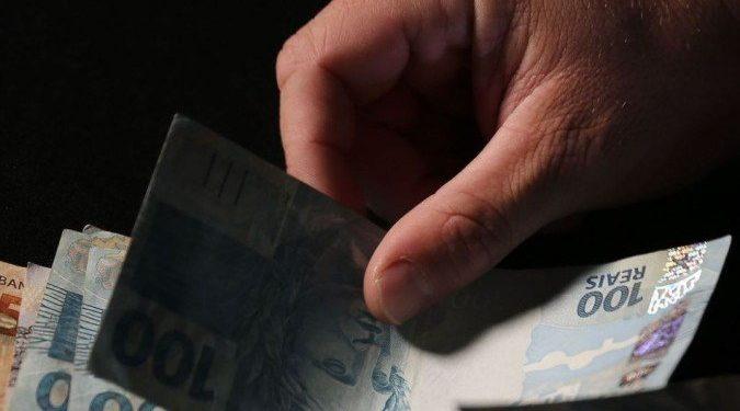 Governo propõe salário mínimo de R$ 1.294 em 2023, sem aumento real