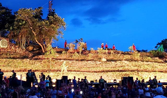 Morro da Capelinha recebe iluminação especial para a Via-Sacra