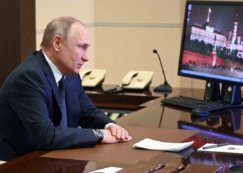 Putin alerta que Rússia não pode ser isolada