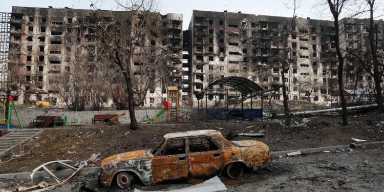 Ucrânia diz que soldados russos deixam minas enquanto recuam