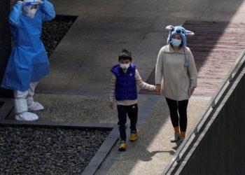 Xangai anuncia primeiras mortes por covid-19 desde novo confinamento