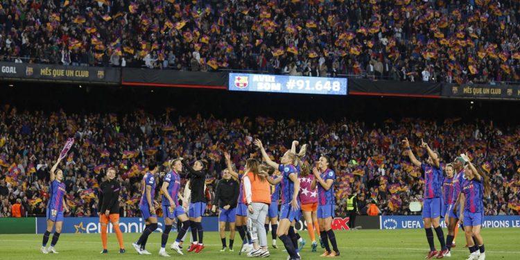 Barcelona recebe o maior público da história do futebol feminino