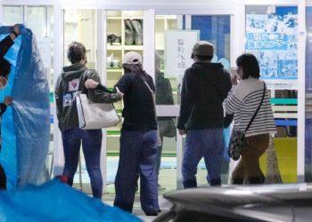 Buscas continuam após morte de dez pessoas em naufrágio no Japão