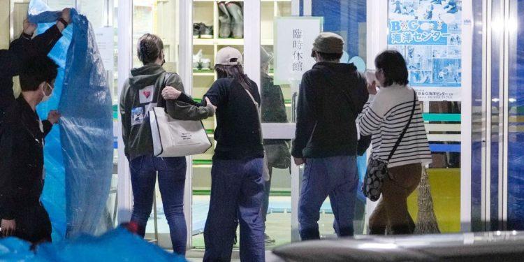 Buscas continuam após morte de dez pessoas em naufrágio no Japão