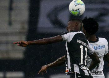 Brasileiro: Botafogo e Corinthians se enfrentam em momentos opostos