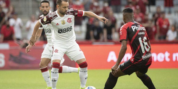 Athletico-PR quer sair da lanterna e Flamengo mira ponta do Brasileiro