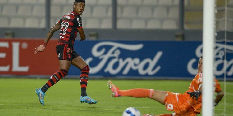 Libertadores: Flamengo vence Sporting Cristal por 2 a 0