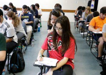 Mais de 9 mil vagas! Veja lista de concursos abertos e autorizados para área da Saúde