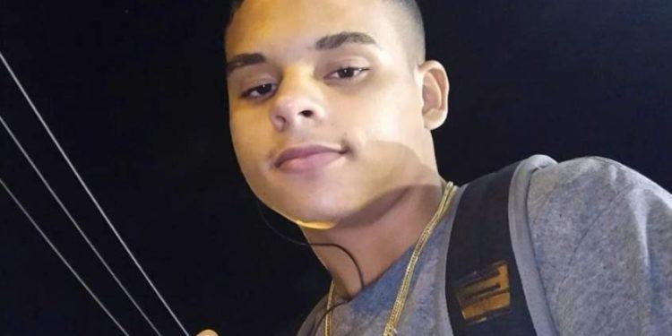 Jovem de 18 anos é morto por policial militar no Jacarezinho, dizem moradores