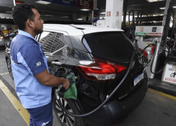 Gasolina bate novo recorde e já custa R$ 8,599 o litro em alguns postos de SP