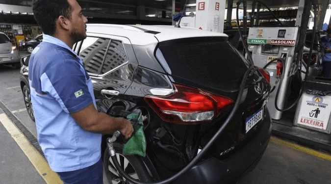 Gasolina bate novo recorde e já custa R$ 8,599 o litro em alguns postos de SP