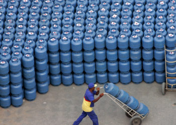 Após queda de preço, botijão de gás de cozinha volta a subir até 8%