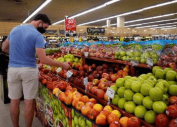 Carestia não dá trégua: Comida e combustíveis fazem inflação disparar