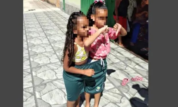 Alunos em Minas Gerais recebem uniformes gigantes e mães se apavoram: “Quase caí dura”