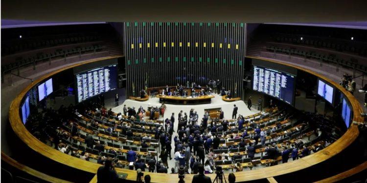 Câmara aprova projeto que autoriza poder público a compartilhar dados de alunos