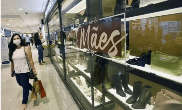 Apesar da crise, comércio aposta no movimento para o Dia das Mães