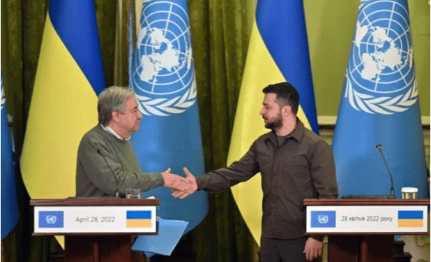 Bombardeios russos atingem Kiev durante visita do secretário-geral da ONU