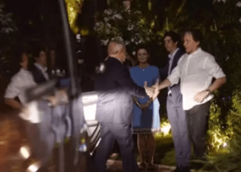 De olho em alianças, Lula se encontra com senadores do MDB