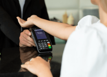 Os microchips que permitem pagamento com a mão