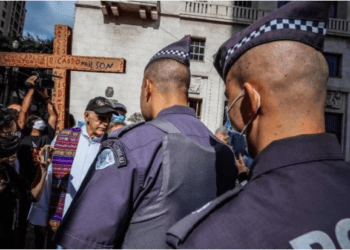 PM interrompe Via-Sacra para pedir documento ao padre Júlio Lancellotti