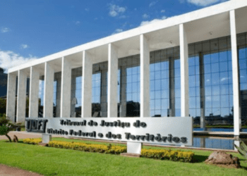 Justiça concede horário especial de trabalho a mãe de criança autista