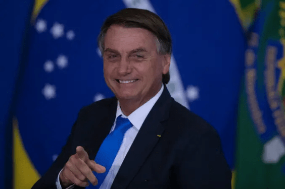 Bolsonaro começa a despejar R$ 86 bi na mão de trabalhadores e aposentados