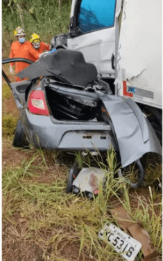 Quatro pessoas da mesma família morrem em acidente com caminhão na DF-128