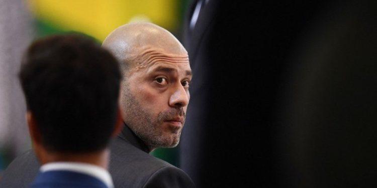 Rosa Weber é sorteada relatora em ação contra perdão de penas de Daniel Silveira