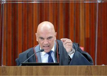 Quem atacar a democracia será combatido “com a força da Constituição”, diz Moraes