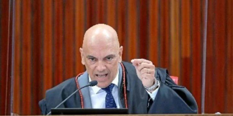 Quem atacar a democracia será combatido “com a força da Constituição”, diz Moraes