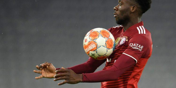 Após problema cardíaco, Davies pode ser titular do Bayern nesta quarta