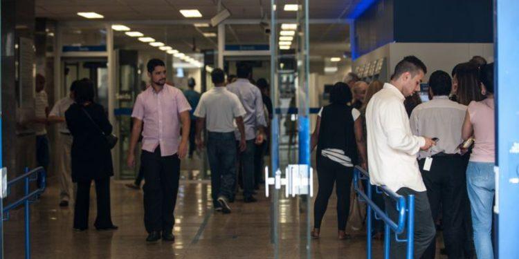 Agências bancárias fecham as portas nos feriados