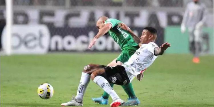 Atlético abre vantagem, vê Coritiba empatar, mas é líder isolado da Série A