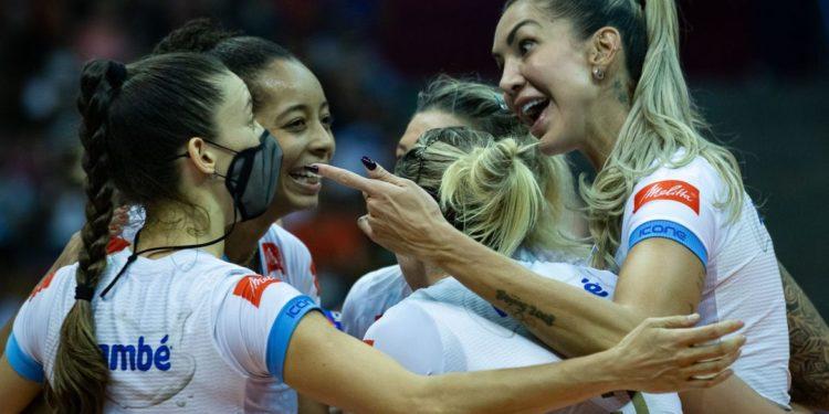 Vôlei: Minas Tênis sai na frente do Praia Clube na final da Superliga