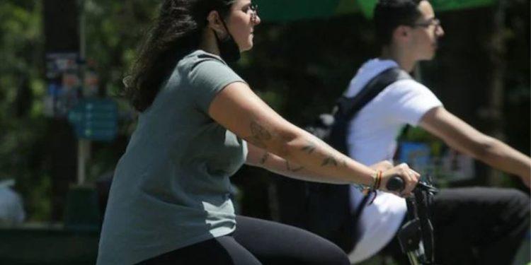 Em queda, média móvel de mortes por Covid chega a 96