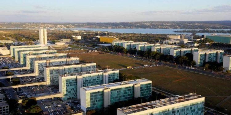 Reajuste de 5% para servidores deve custar até R$ 6 bi ao Tesouro