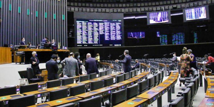 Congresso aprova transferência R$ 7,7 bi a estados e municípios