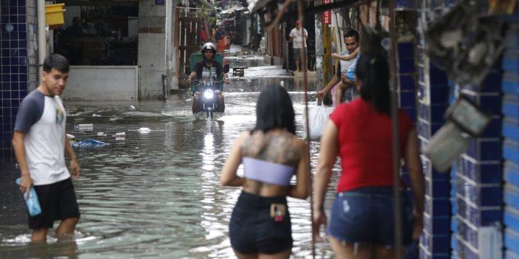 Caixa anuncia medidas de apoio aos atingidos pelas chuvas no Rio