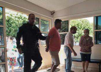 Mãe, tia e avós são presos suspeitos de matar criança queimada em ritual