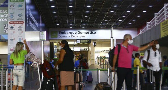 Páscoa movimenta aeroportos e terminais rodoviários