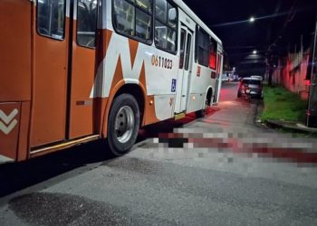 Motociclista tem cabeça esmagada por ônibus durante temporal em Manaus