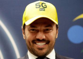 Após reunião, Fábio Faria diz que mudanças no WhatsApp não têm relação com eleições