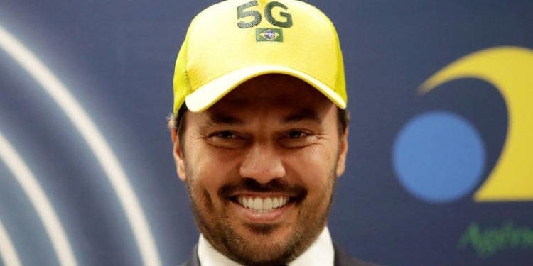 Após reunião, Fábio Faria diz que mudanças no WhatsApp não têm relação com eleições