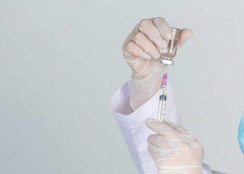 Maior produtor mundial de vacinas anti-Covid suspende produção por falta de demanda